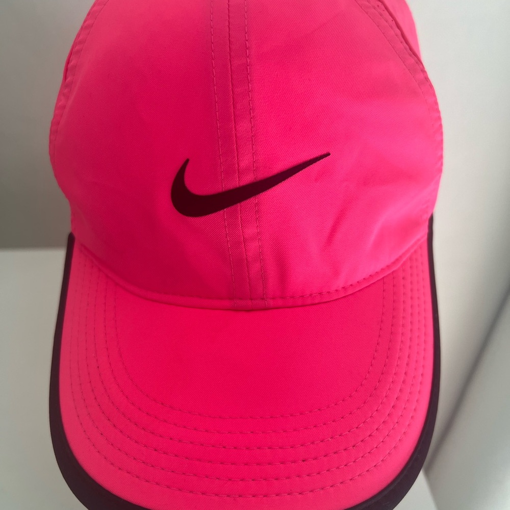 Nike Featherlight Cap (Vivid Pink/White) One Size